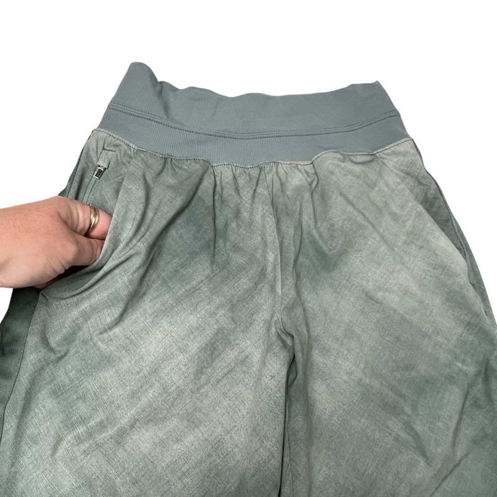 Athleta Women Nolita Tapered Leg Green Printed Jogger Crop Pants SZ 4 Tux Stripe - Picture 3 of 10